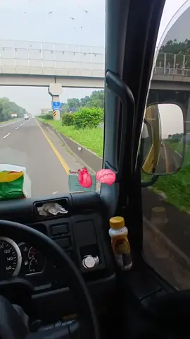kecepatan tergantung dari isi hati😊😇#cantermaniaindonesia #cmic_cantermaniaindonesiacomunity #storytruck #trukmaniaindonesia #storydriver 