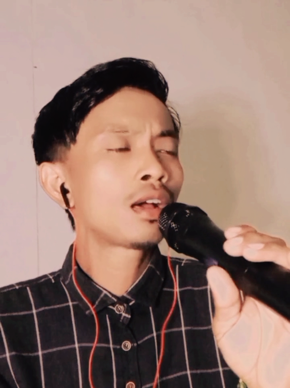 Membalas @cahaya.nuril.iskh Masih sama memang gak ada bakat mungkin sial🤭🙏 #fypage #fypviral #dangdut #cover #lagumadura #gerrypurnama 