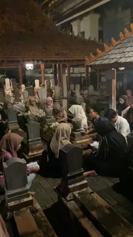 Sing pengen ndang ketemu jodone cobo ziarah mrene 😊 #sunankudus #menarakudus #ziarahwali #ziarahwalisongo #walisongo #kudus24jam #kuduspride #kuduskotakretek #kudusviral #fypage #fyp 