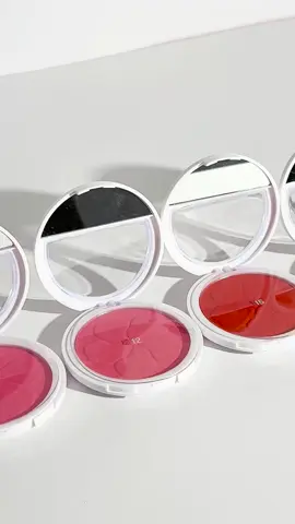 From bold reds to soft pinks, our blusher palette has every shade to match your mood! Glow effortlessly with your favorite shade! من الأحمر الجريء للروز ، درجتنا لكل مزاجك! امزجي وتألقّي بإطلالة طبیعیة ساحرة #MakeupGoals #MakeupTransformation  #MakeupInspiration #FlawlessMakeup #PrettyWoman #Blusher #FlawlessSkin #BeautyEssential 