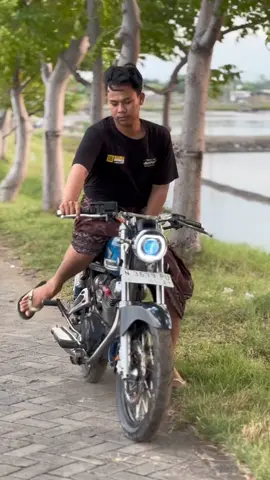 pov: punya temen yang terbiasa naik metic nyobain celeng🗿🐗#cbgank🤙 #icikiwir #cb_ngeboot 