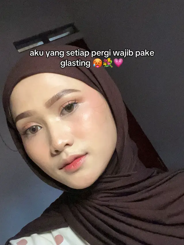 Wardah kirimin aku glasting 1 truk plis🥹🤏💐 #glastingliquidlip #wardahglastinglip #glasting #fyp #wexpertloop @Wardah Beauty Official @I’m Star Creator Hub 