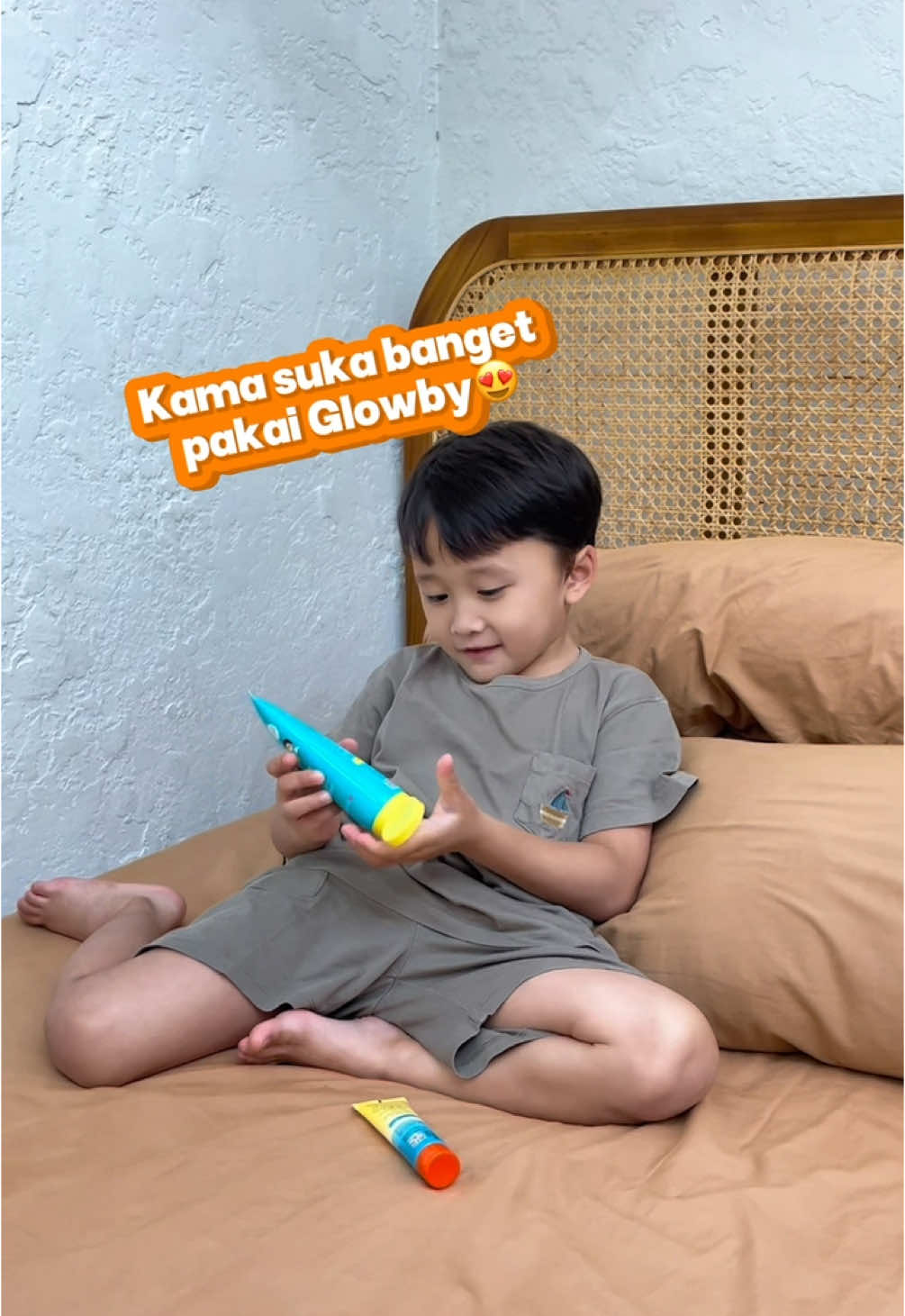 Samaan yuk Bun sama Kama, supaya kulit si kecil ikut sehat dan cerah🥰 #Glowby #skincareanak #perawatankulitanak #skinserumglowby #sunscreenanak #tiktokshopparenting #sunscreen  
