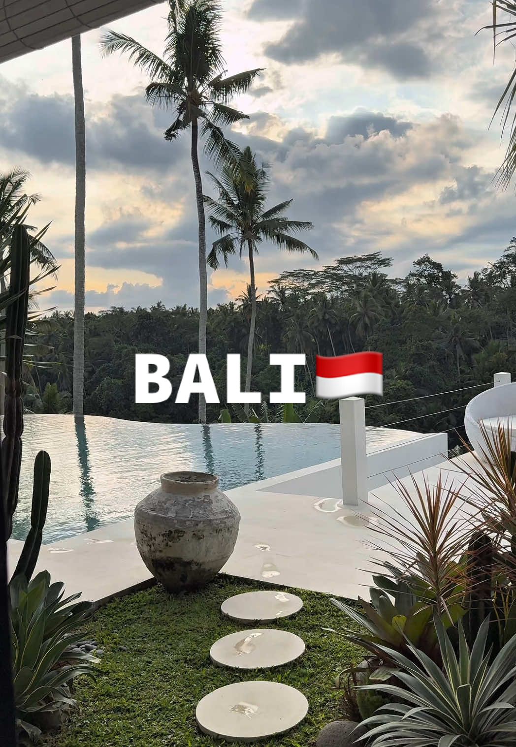بالي في اندونيسيا 🇮🇩 المكان الاول (السكن) Villa in ubod المكان الثاني  Surya bintang (rafting) المكان الثالث Surya bintang (ATV) المكان الرابع Satria  المكان الخامس مطعم milk and madu المكان السادس Watercress المكان السابع Thrift shop  *ملاحظة لأبراء الذمة  المطاعم اللي رحتها اسئلوهم عن مصادر اللحوم وطريقة تحضيرها* #بالي#bali#uobd #الشعب_الصيني_ماله_حل😂😂 