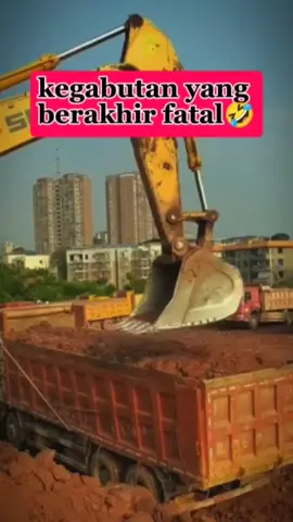 gabut yang berakhir masalah. . . . .#hiburan_kocak #viral #alatberat #excavator #fyp #fyppppppppppppppppppppppp 