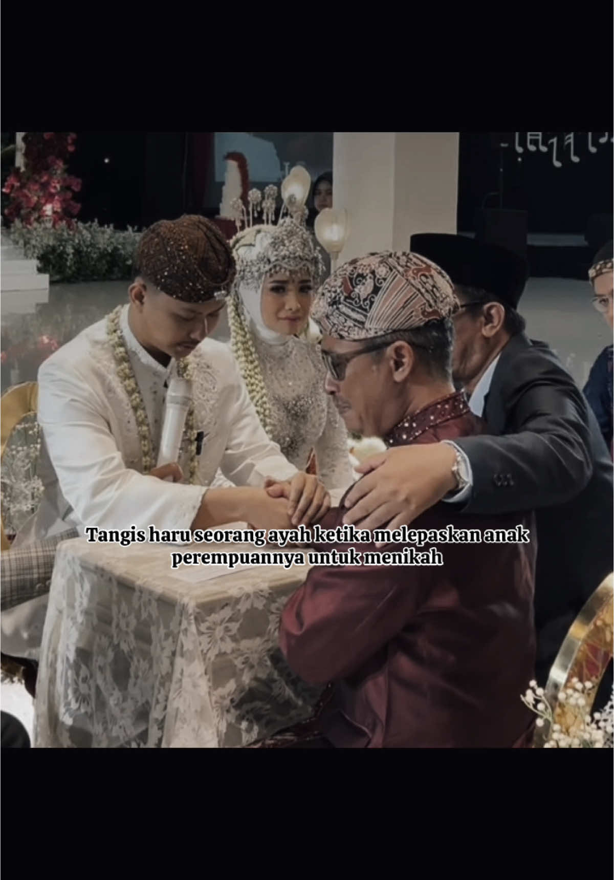 Patah hati seorang ayah adalah harus merelakan anaknya menikah dengan pria pilihannya #ayahhebat #anakperempuan #menikah #fyp #fypシ゚ #viral 