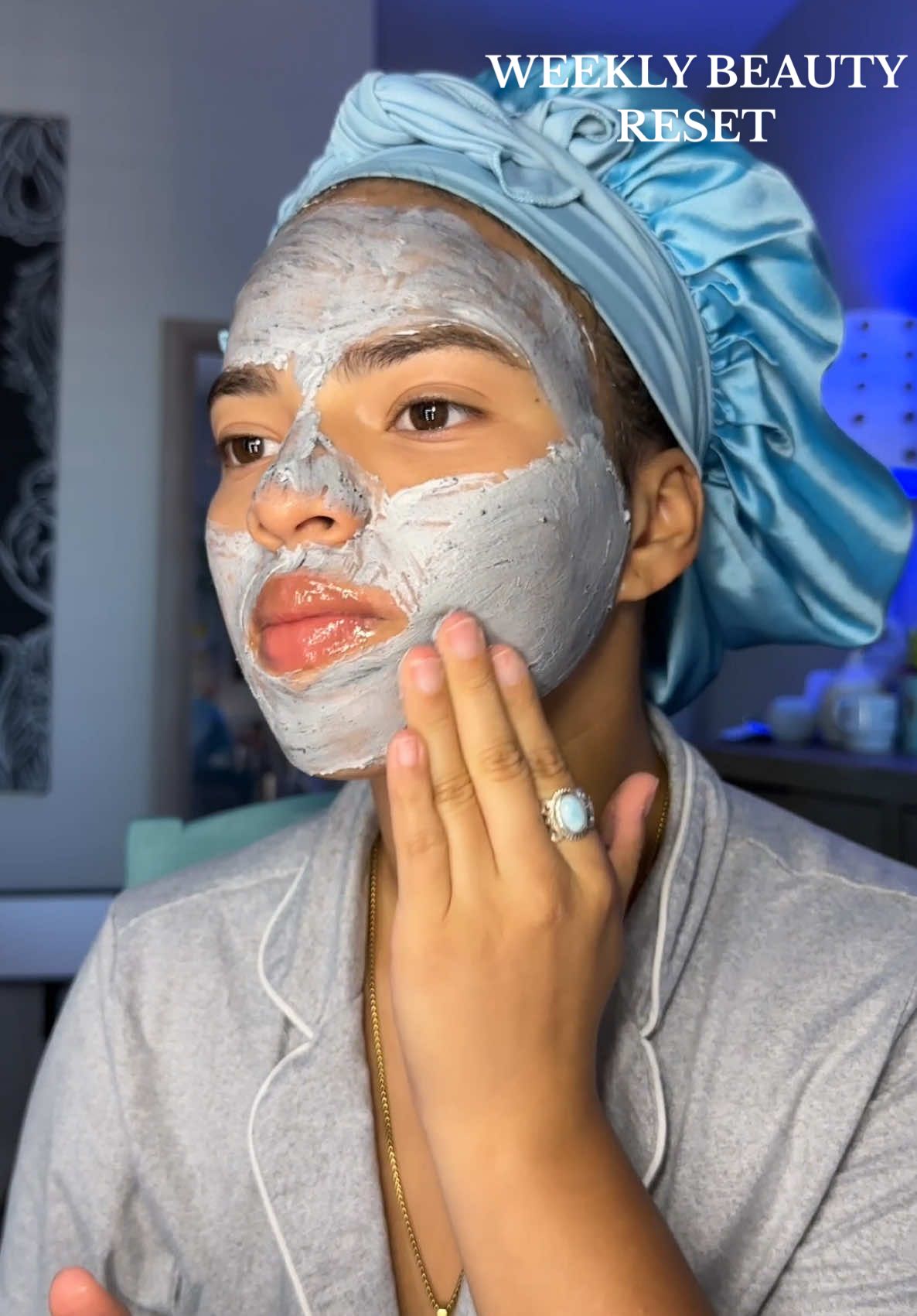 My Weekly Beauty Reset 🫧🌷 Products Used >> 🌷@anua_global heartleaf pore controlling cleansing oil 🌷@Youth To The People superfood cleanser 🌷@Fenty Skin Cookies n Clean Detox Face Mask 🌷@Summer Fridays lip balm 🌷@African Pride Pre Shampoo 🌷@EcoTools Paddle Brush 🌷@MICHE Beauty Clarifying Shampoo 🌷Miche 3 minute moisture conditioner  🌷@Innisfree US salicylic toner pads  🌷Anua heartleaf toner 🌷Innisfree Hyaluronic serum 🌷@Kiehl's Since 1851 ultra facial cream 🌷Kiehl’s Creamy eye treatment  🌷@Paula’s Choice pro-collagen peptide gloss balm #beautymaintenance #beautyreset #beautymaintenancevlog #SelfCare #selfcareroutine #selfcaretips #selfcaretiktok #curlyhair #curlyhairroutine #highmaintenance 