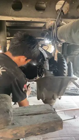 #mekanikmuda #fypage #fyf #bengkeltruk #trending #mekaniktruk #mekanik #dutro #fusooren #bengkel #mekanikindonesia #fypviralシ #fyp 