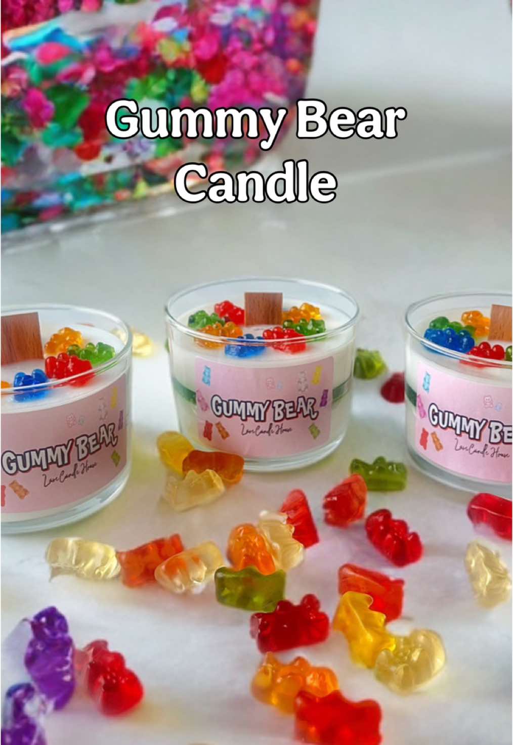 Rengarenk Gummy Bear Mum şimdi stokta! 🍬🧸🍭 Üstelik şömine sesli ahşap fitiliyle beraber🤌🏻 • • • #fancycandles #candleaddict #candlelover #gummybear #jelibonmum #candlemaker #candle #kokulumum