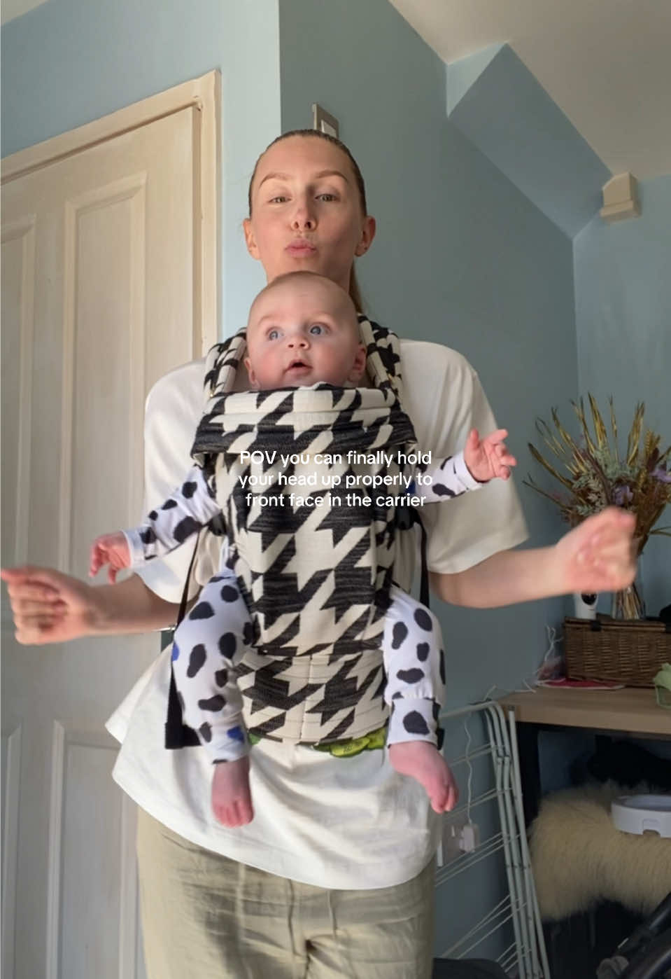 he’s absolutely ecstatic  #5monthsold #frontfacingcarrier #babycarrier #artipoppe #artipoppezeitgeist @Artipoppe 