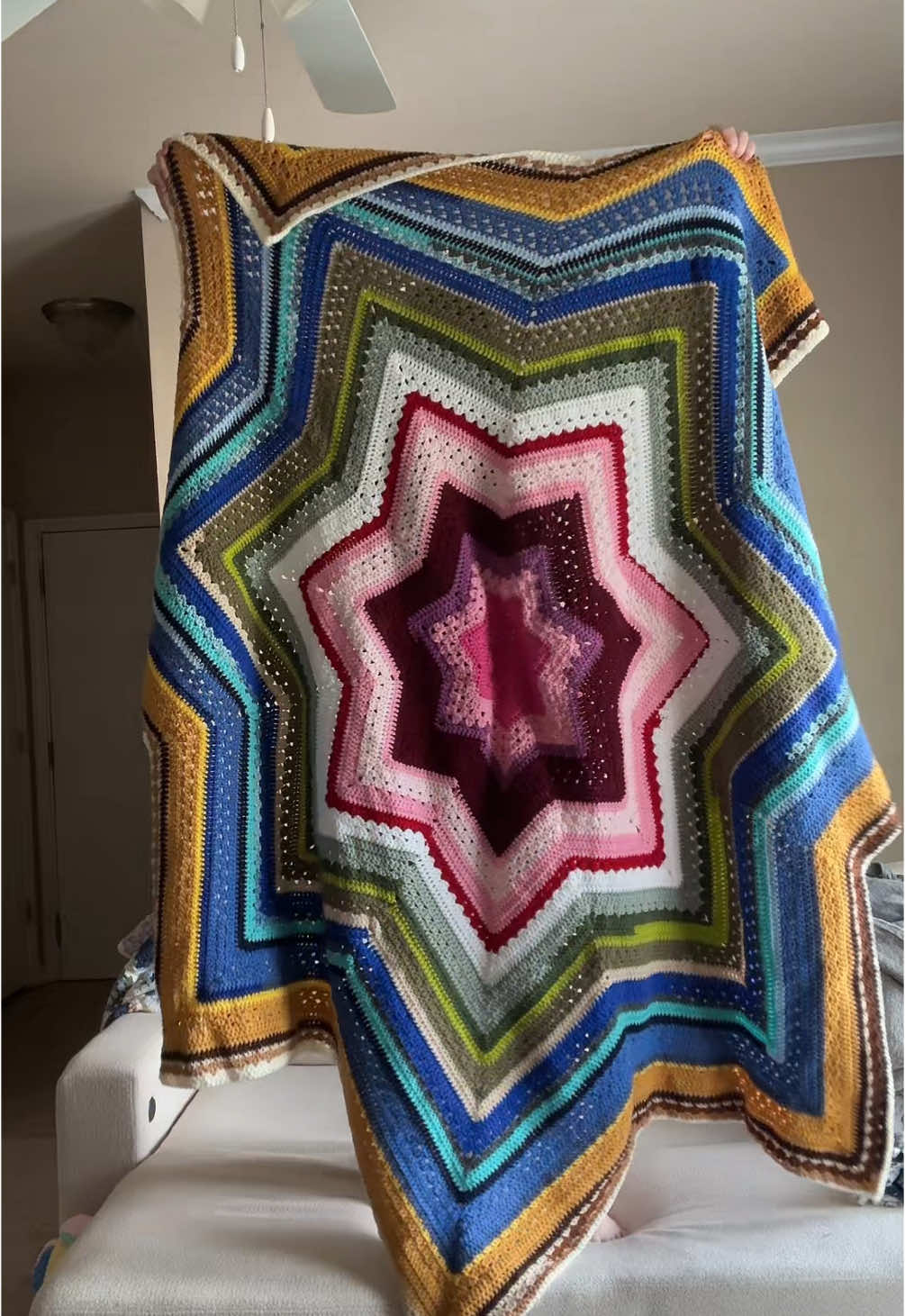 Six day star blanket! This blanket used up all of my scrap yarn and I couldn’t be happier with how beautiful it came out! ⭐️💗 • • • #crochet #crochetersoftiktok #crochettiktok #crochettok #crochettutorial #crocheting #crochetaccessories #crochetaddiction #crochetroomdecor #crochetinspiration #crochetinspo #6daystarblanket #crochetblanket 