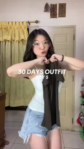 pls pls pls kalian wajib punya, ini bajunya cakep bngttt😭🫵🏻💗 aku pake sz s !! #racunshopee #outfitideas #fitted @joybasic.id 