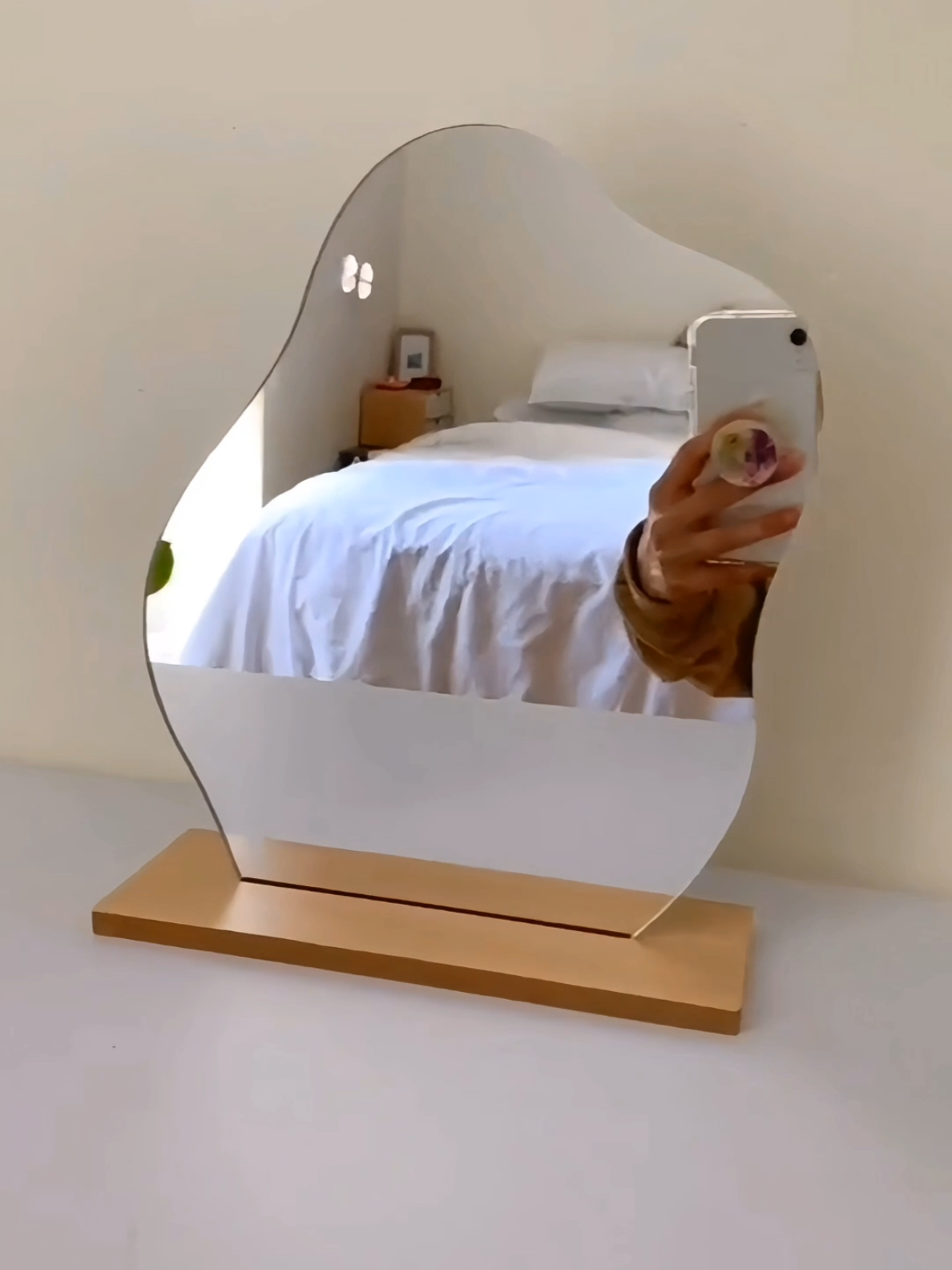 50% Off On Our Mini Irregular Mirror! Get yours delivered in your Doorstep. Link in bio! #roomdecor #interiordesign #makeup #mirror #beauty #aesthetic #foryou #fyp #goviral #trending 