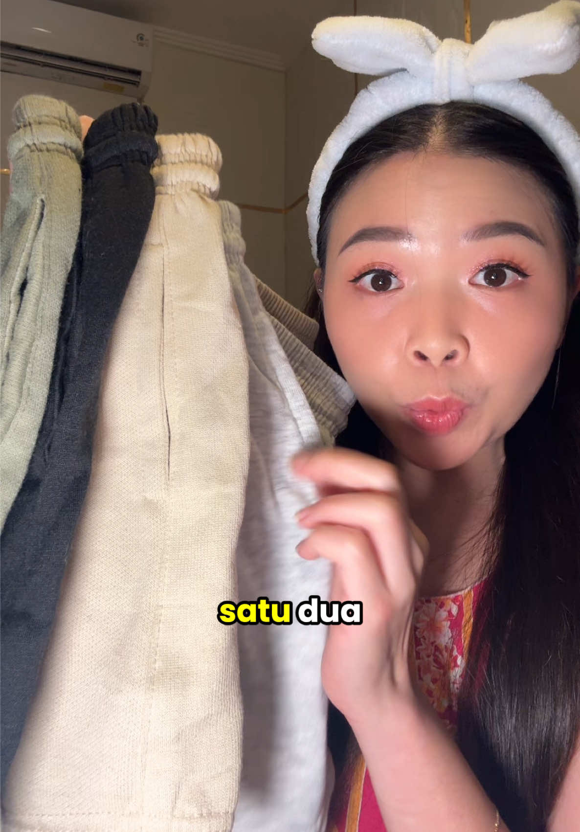 👆🏻KERANJANG KUNING👆🏻 4 PCS CELANA PENDEK HOT PANTS WANITA CELANA RUMAHAN WANITA 😍 #celanapendekwanita #hotpantswanita #celanarumahanwanita 