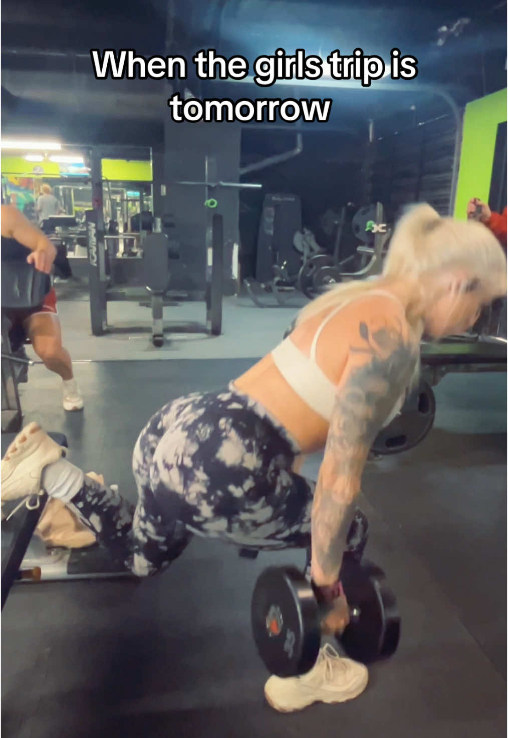 Won’t be caught slackin @elloryvail @laciebailey #girlstrip #bachelorette #bachparty #workout 