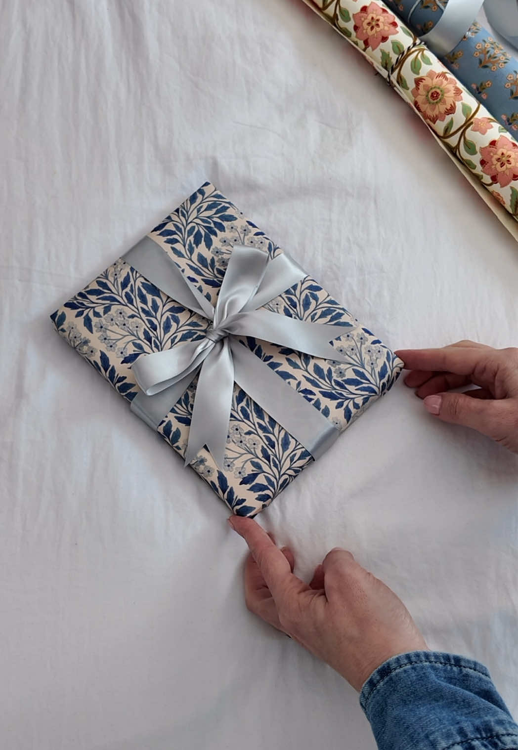 How to tie the perfect bow #giftwrapping 