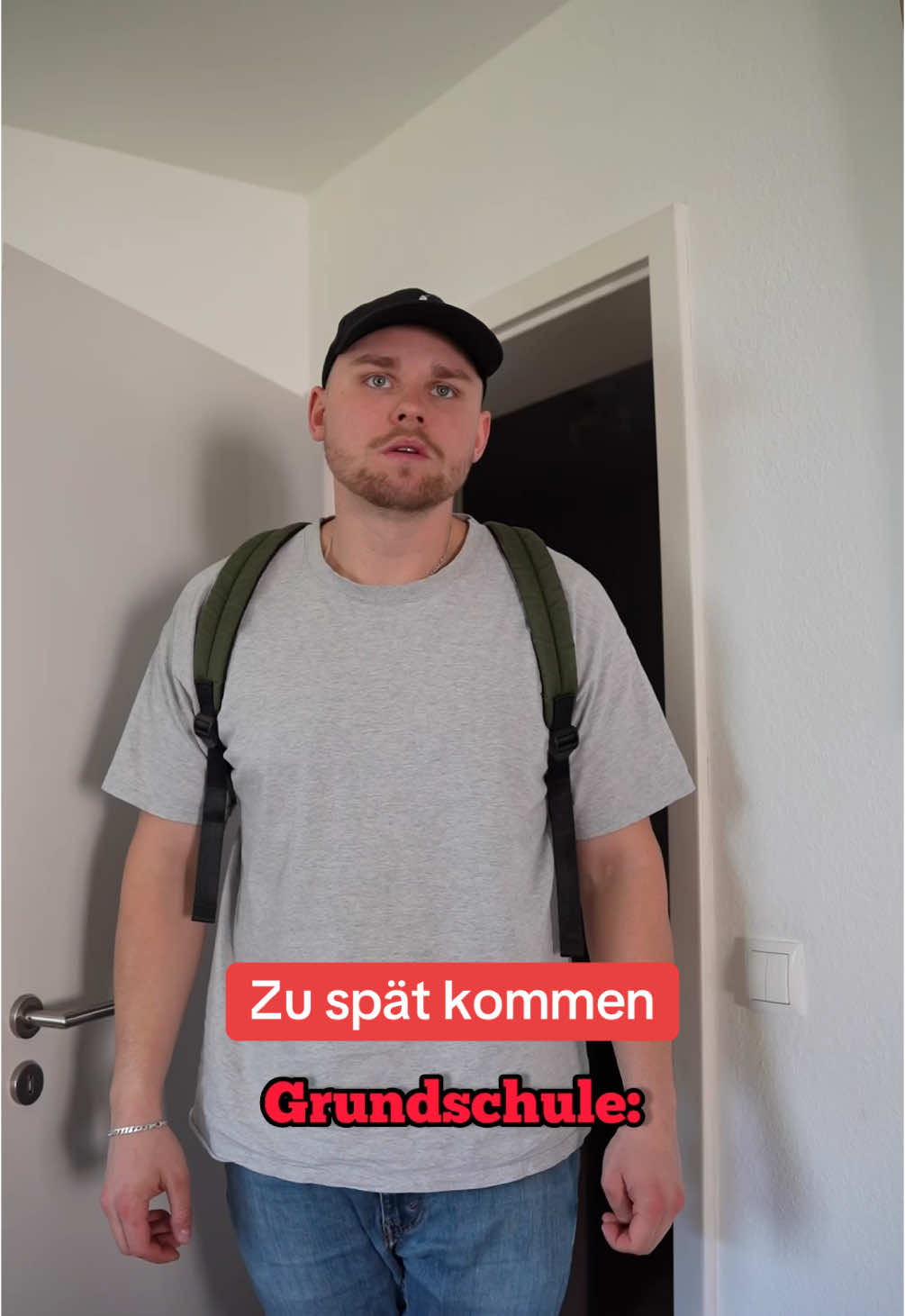 Zu spät kommen 😂 Grundschule vs weiterführende Schule vs Berufsschule vs Uni #zuspät #nikolaj #uni #schule #schulzeit #berufsschule 