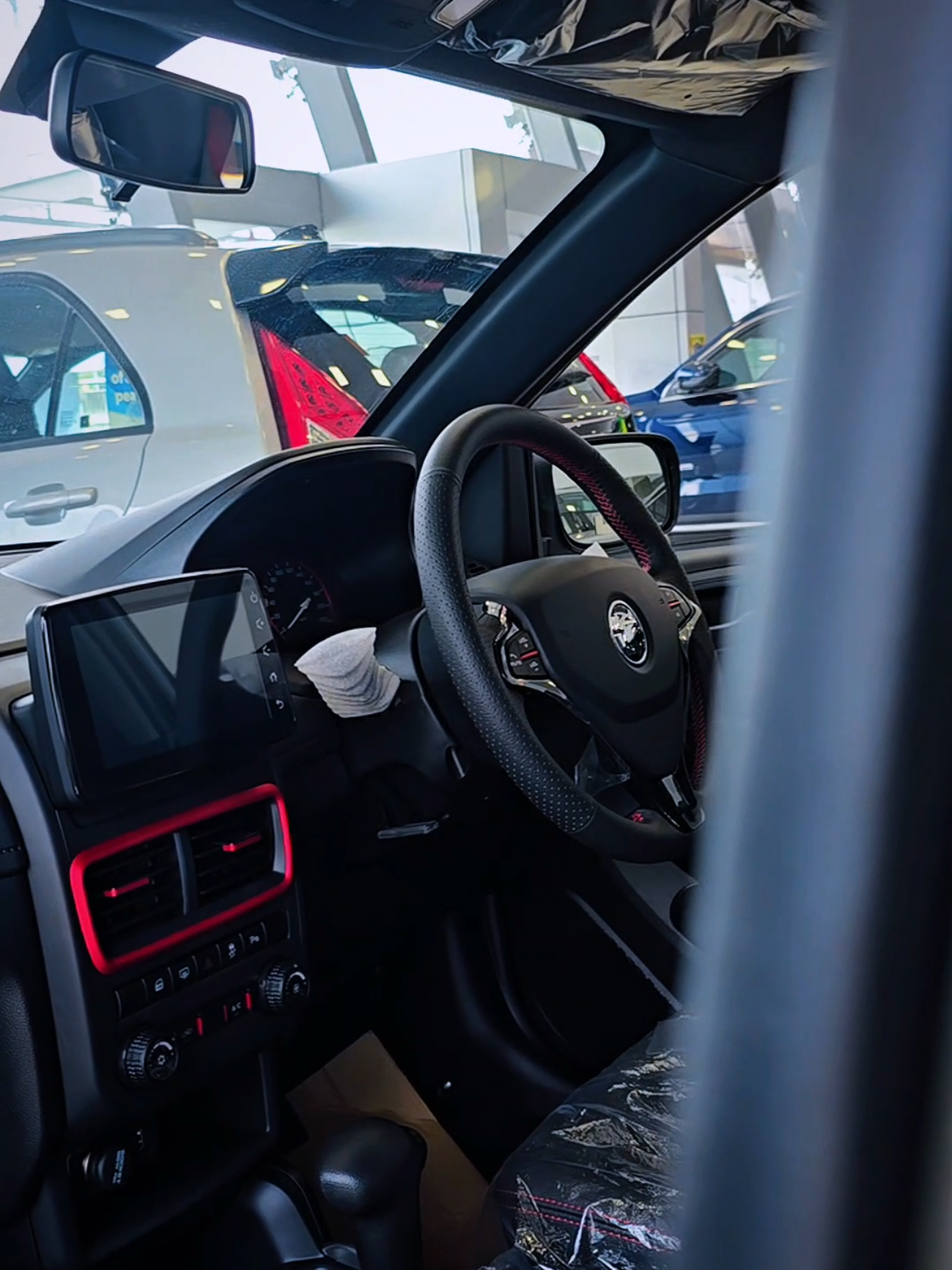 Saga Premium S ni bukan calang-calang. Transmisi automatik, design sporty, full spec pulak tu! Sekarang tengah ada REBAT RM1,000! Nak tahu bulanan & kelayakan? Komen “SAGA” atau tekan link kat bio, nanti Bangwan bantu adjust sampai lulus! #ProtonSaga #SagaPremiumS #BangwanProton #RebatProton #KeretaBaru2025 #CinematicCar #SagaGayaBergaya #ProtonDealTerbaik #LoanLulus #Proton #SalesAdvisorProton #KeretaBaru2025 #Bangwan #BangwanProton 