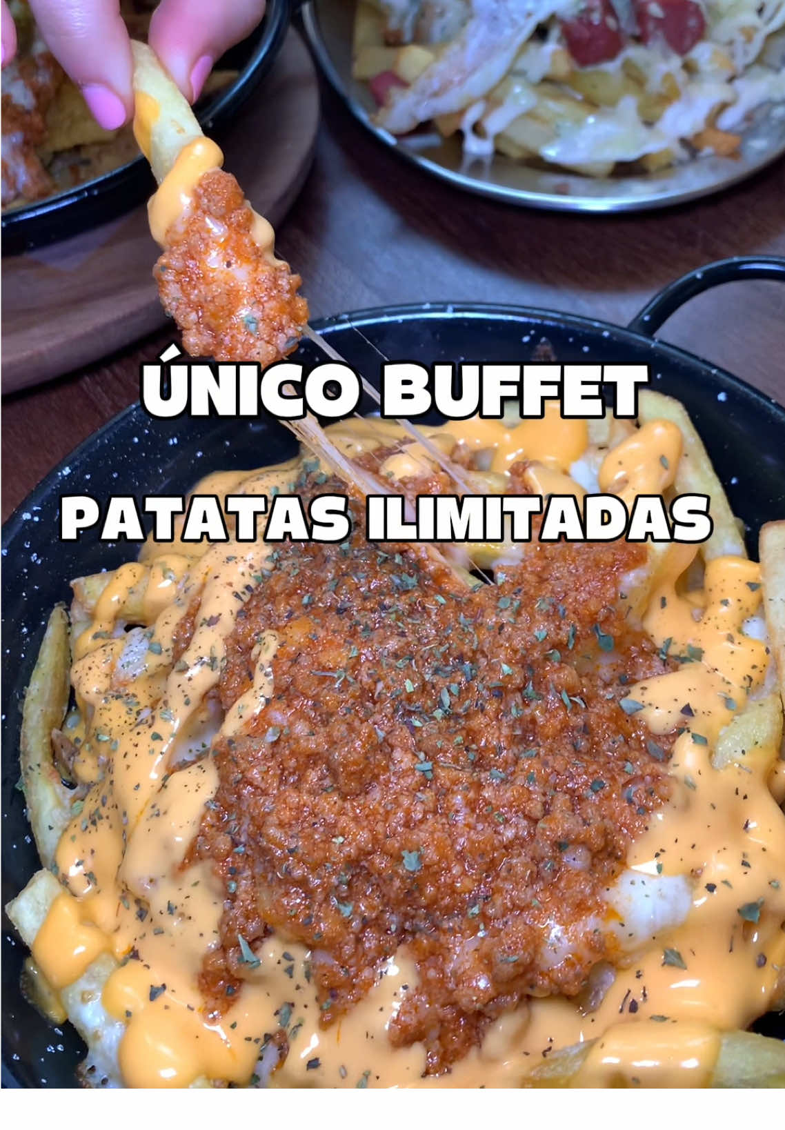 Buffet de patatas ➕Info 👇 El único buffet de patatas ilimitadas de España y no solo incluye patatas 🍟 Incluye 👇 *   🍟 MOJOPAPAS - (patatas con mojo picón) *   🍟 PAPAS SUPREMAS - (patata rellena con crema fresca, queso, bacón) *   🍟 BRAVIOLIS - (patatas salsa brava y alioli) *   🥖 VEGGIENINI - (panini vegetal con tomate, pesto y mozzarella) *   🥖 CREMANINI - (panini con crema fresca, crema fresca y bacón) *   🧀 MAC & BAC - (macandcheese con bacón) *   🍔 CHICKENBURGUESA - (ham. de pollo, patatas, mayonesa) *   🍟 PROVOPAPAS - (patatas, queso, tomate y orégano) *   🍟 SALCHIPAPAS - (patatas, salchicha, mayonesa, ketchup) *   🍟 DOBLE QUESO - (patatas, queso) *   🍟 CARNIQUESO - (patatas, boloñesa, orégano, queso) *   🍟 POLLO SABROSON - (patatas, pollo crispy, bbq, mayonesa) *   🍳HUEVOS ROTOS - (patatas, huevos, jamón, orégano) *   🍟 PAPA XIO - (patatas, salchicha, pollo, huevo, queso, carne y Salsa perejil) *   🇲🇽CARNINACHOS - (Nachos, boloñesa, queso, mojito, mayonesa) *   🌭 HOT DOGGY - (salchicha, mayonesa, kétchup, mostaza) *   🇲🇽 QUESAFRIES - (tortilla de trigo, queso, carne, salsa agria y mojito) 💰 Precio  Lunes Miércoles y Jueves 9,99€ Viernes Sábados y Domingo 12,99€ 📲 RESERVAS AL 651 315 122 Av. de la Ciudad de Barcelona, 29, Retiro, 28007 Madrid 📍 Tienen un 4,6/5 de 1988 reseñas en Google Maps 🌍 🔐Guarda el vídeo para hacer este plan,  deja tu ❤️ si te ha gustado Y mándaselo a esa persona con la que quieres ir. 🚀 Mis plataformas son con el mismo nombre 👇 Instagram @conhambresiempre 👍 Tiktok conhambresiempre 🕺 YouTube conhambresiempre 🎥 Facebook conhambresiempre 👣 #comerenmadrid #buffet #patatas #restaurantesmadrid #madrid #planesmadrid #barato #amigos 