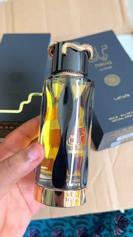 Rich vibezz only 🤑 Ce parfum crii le luxe wooow 😍 Le nez derrière Teriaq intense est Quentin Bish , créateur de plusieurs bangers dans le monde de la parfumerie de luxe. Il a des notes de Safran , Bergamote , Liqueur de Prune , Canelle , Ambre , Fève de tonka et Benjoin . #teriaqintense #lattafa #parfumdeluxe #parfumdedubai 