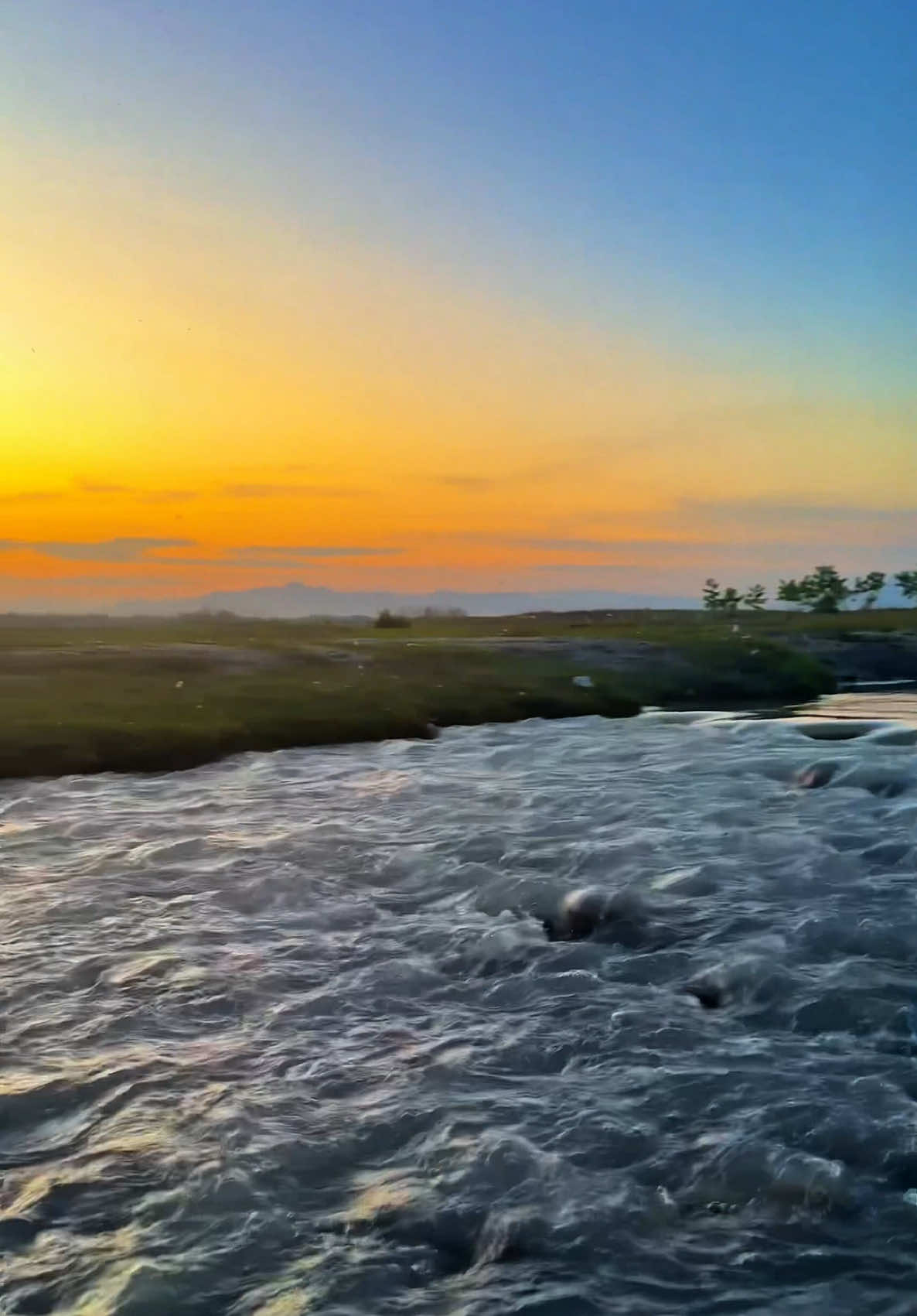 *تنہائیاں عروج پر ہوں تو دلاسے زہر لگتے ہیں 🧡🥀#foryou #foryoupage #capcut #fyp #fypシ #clearcache #village #charsadda #river #paktiktokofficial #content #naturalvideo #iphonevideos #iphonevideo #watchtillend #sunset #videography #iphone14promax #itz__umair_4 #video #viralvideo #viral #view #caption #2025 #wintervibes  #winter #evening #riverswat #khyali #song #poetry #pashto #shahi 
