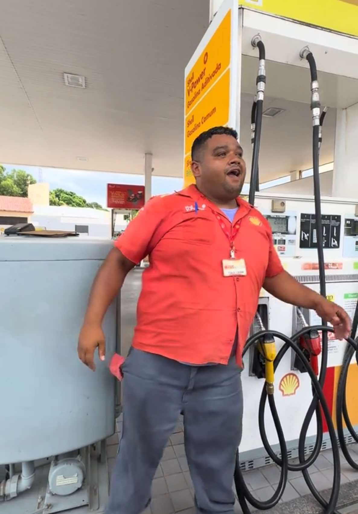 Mais uma do melhor frentista do 🌎. #vaiprofycaramba #frentista #dancando #viraliza @O TUBARÃO 🦈 @tallysonEdean 