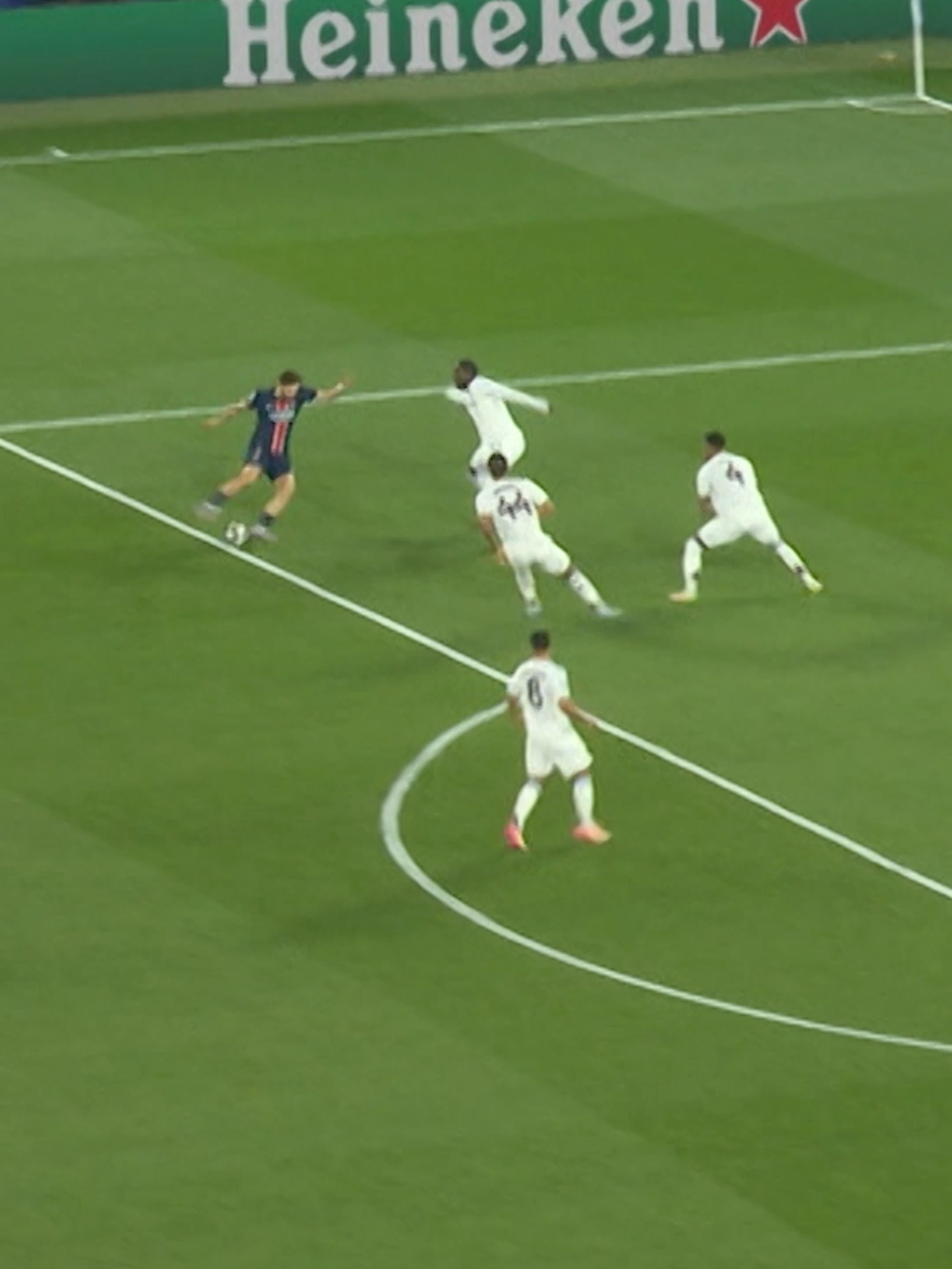 Brilliant team move. ⚽️✨ #kvara #kvaratskhelia #ucl