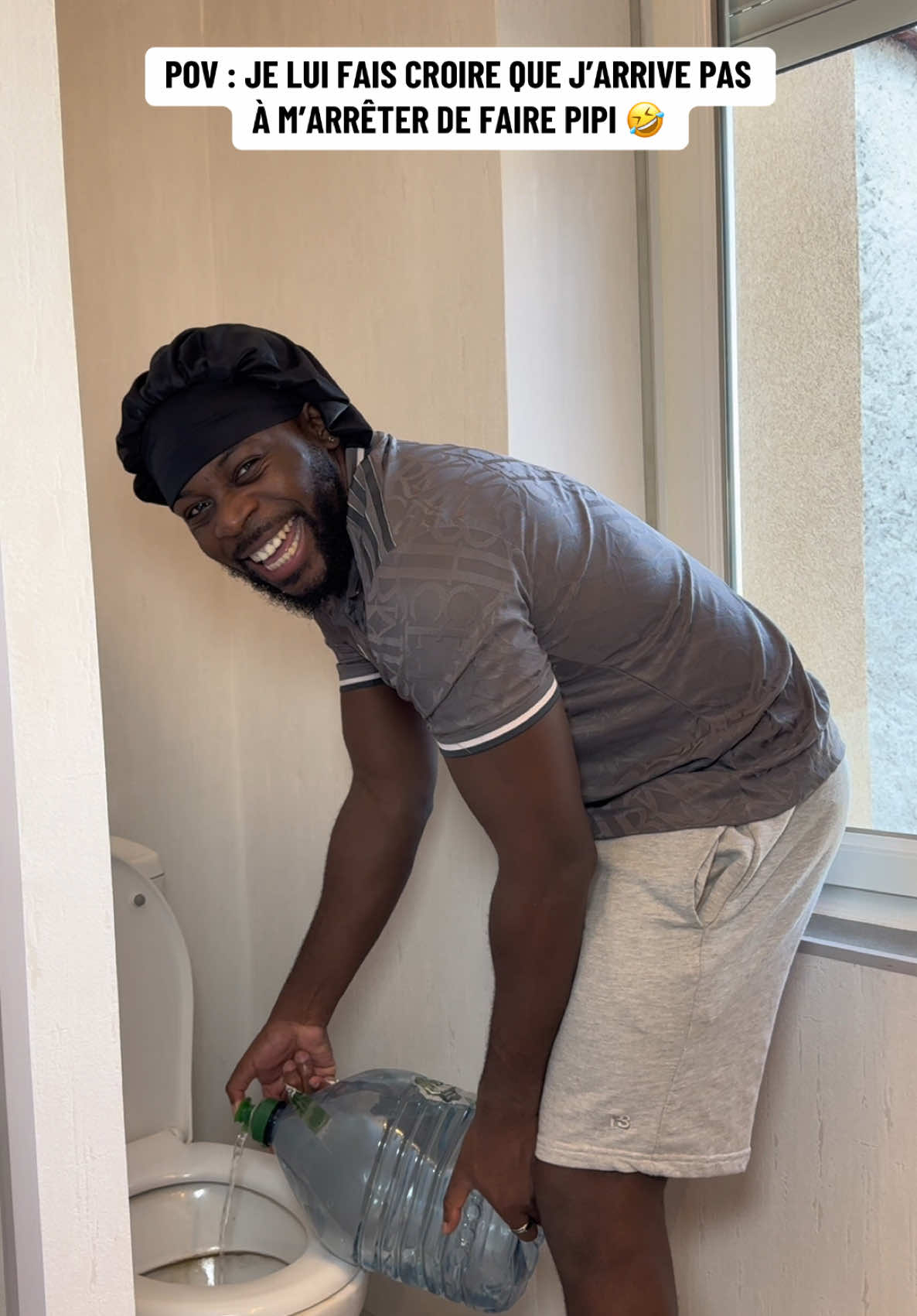 Le pipi le plus long du monde 🤯 #couple #prank #definisnous 