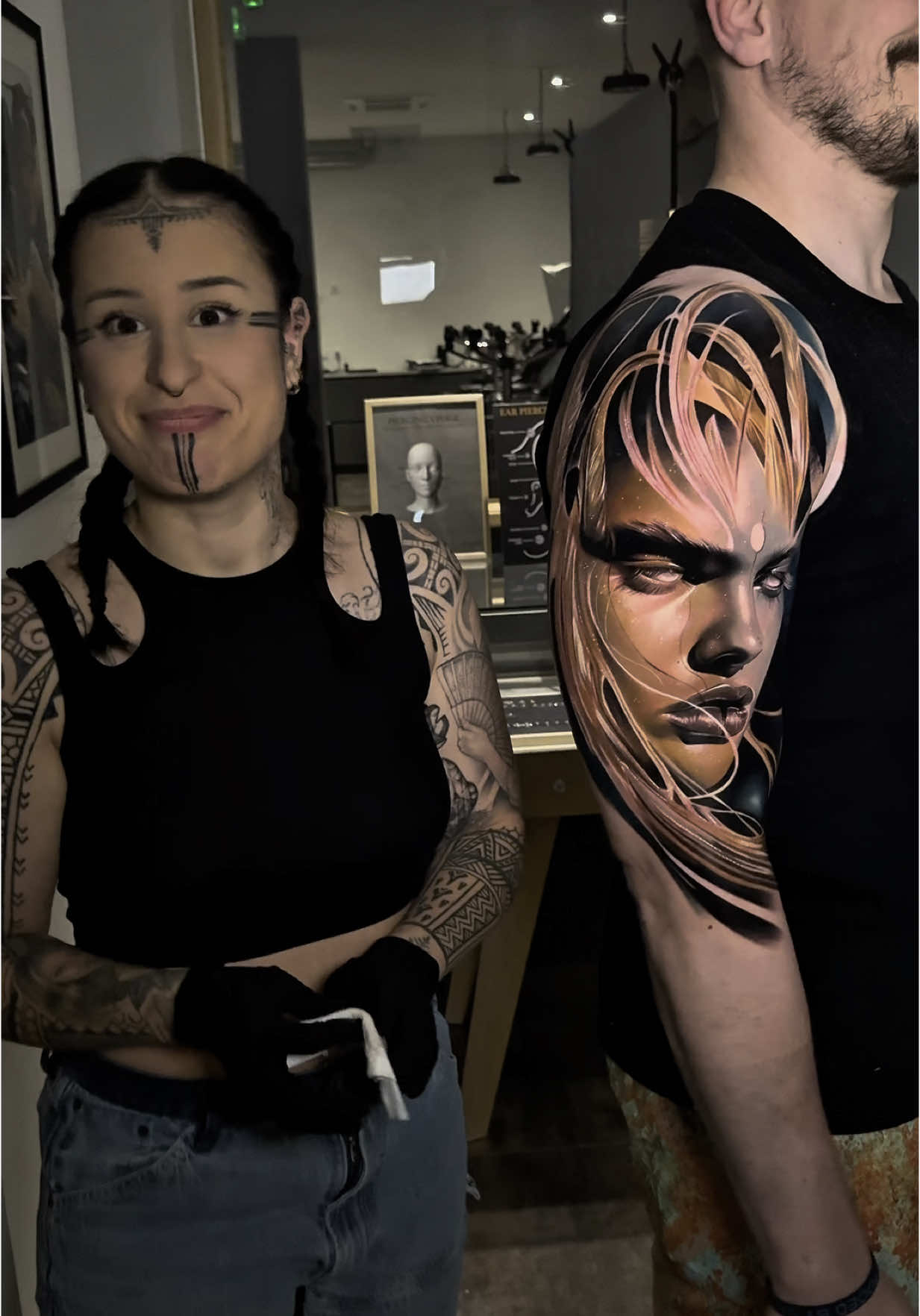 Je tattoo un haut de bras sur 3 jours consécutifs ! Il a un bras très musclé, ça la pris tant de temps… 30h de tattoo en 3 jours 😮‍💨 #Vlog #tattoo #tatouage #bayonne #tattooartist 