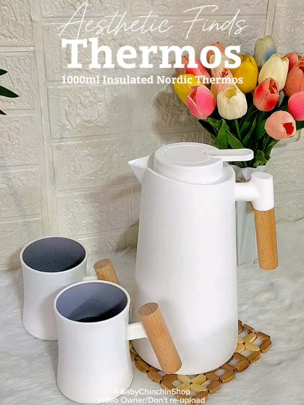 Thermos na lakas maka aesthetic 😍 perfect sa mga coffee lover Jan 😉  at kung teamPuti/ teamkahoy ang theme ng bahay nyo ay maganda to iadd sa collection nyo mga mii 😍  #thermos #aestheticthermos #Nordicthermos #insulatedtumbler  #Vacuumflask #hotwater #nordic #nordicstyle #aesthetic #teamputi #kitchenfinds #trending #fyp #foryoupage 