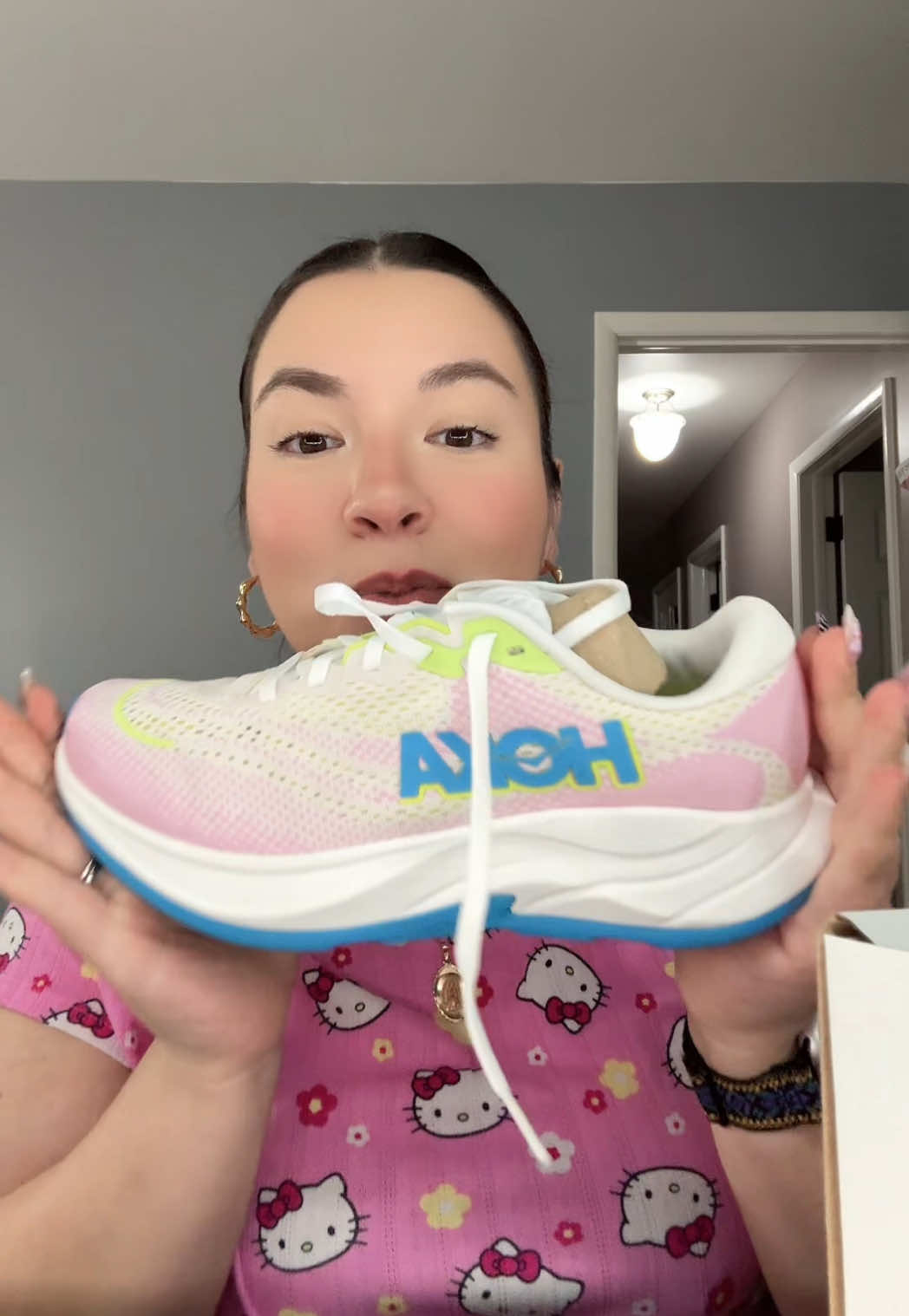 Round of applause. 👏 #whatnotapp #whatnot #hokashoes #deals #shopaholic 