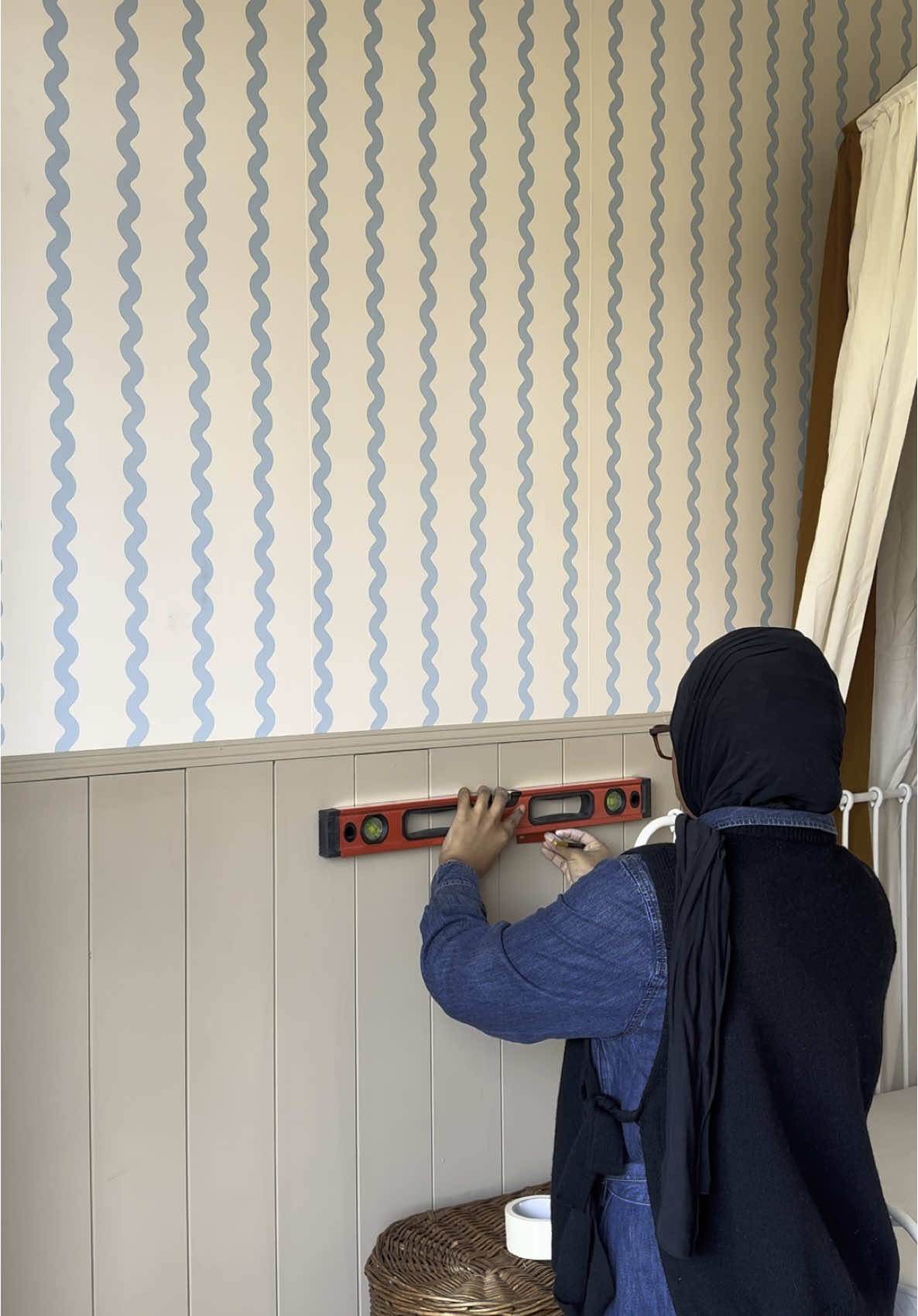 Part 2 of my 3 year old bedroom makeover (this was part of an ad for Etsy on IG). Can’t wait to get started with part 3 #boysroom #toddlerbedroom #renterfriendly #removablewallpaper 