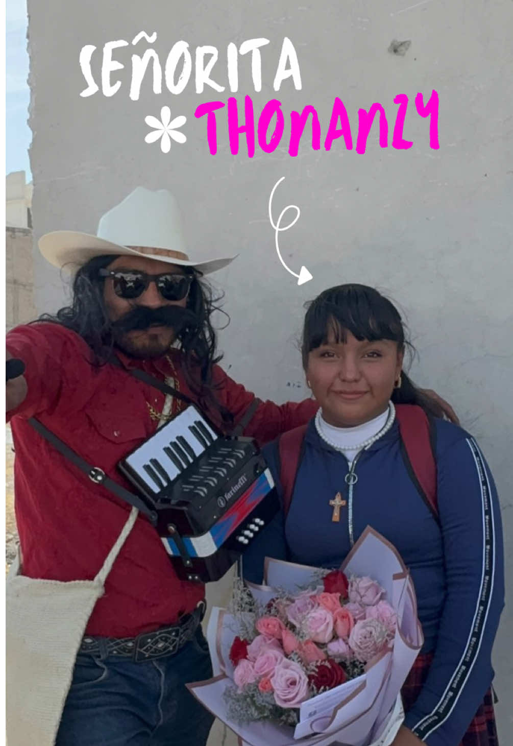 🌹✨Entrega temática especial🌹✨ Los Patrones mandan flores a la señora Thonanzy con dedicatoria que derrite corazones: 💌Mientras yo viva, jamás serás espectodora, siempre protagonista.”🌹#floresconelpatron #leenviafloreselpatron🤠 #flores #girls #show #enviaflores #paratii #consentida #señorita #maquillaje #20rosasdeabril #texcoco 