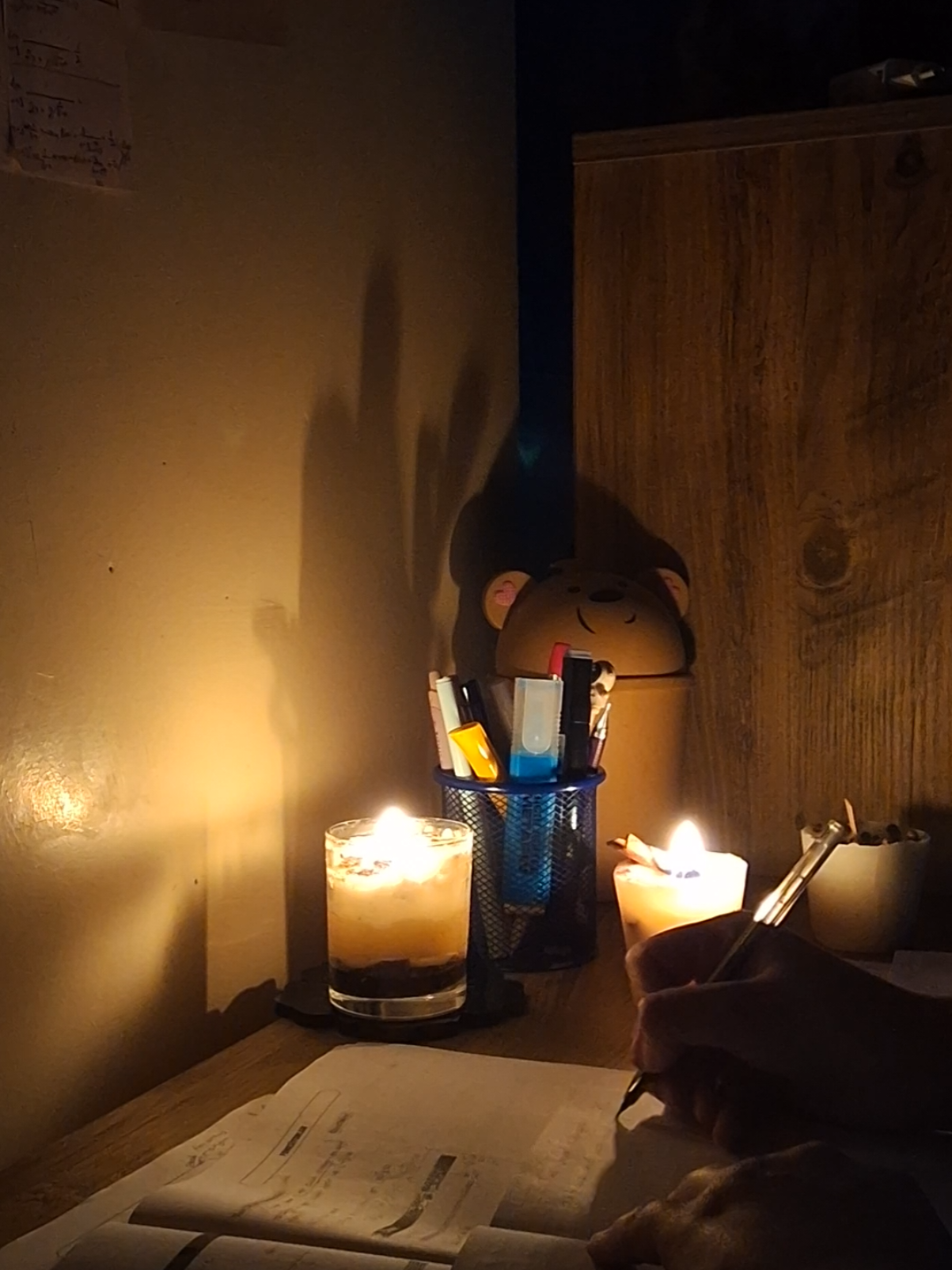 Study with me in a cozy ambiance #study #studywithme #studymotivation #studytok #asmr #asmrsounds #student #student #aesthetic #aestheticvibes #writing #candle #candles #studygram #design #desksetup #cozy #cozyathome 