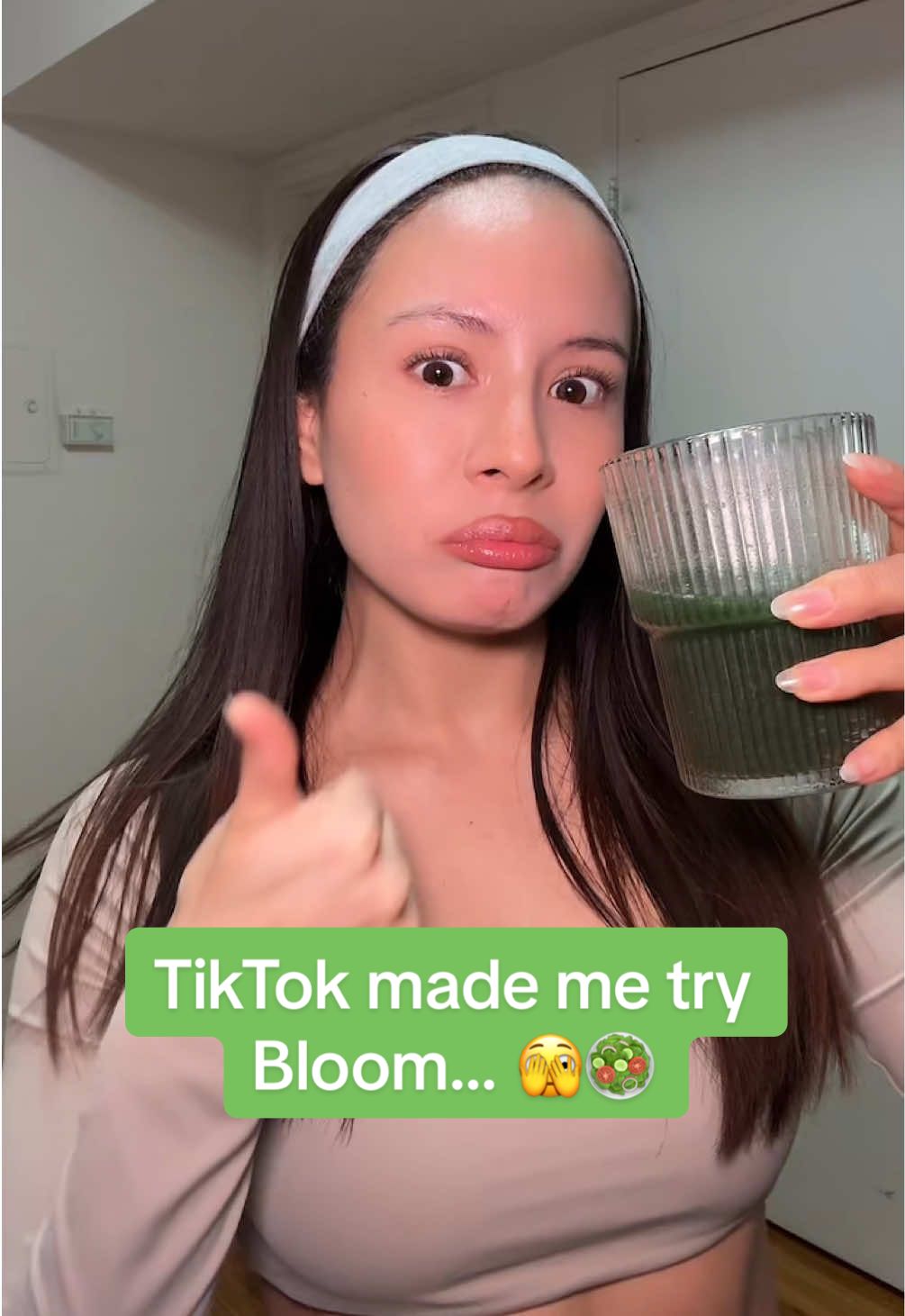Bloat who? I’m never skipping a day of Bloom again. Natural energy, better digestion, and it tastes GOOD 😋  🥗 @Bloom Nutrition #BloomGreens #BloatRelief #GutHealthGoals #TikTokMadeMeBuyIt #GlowUpRoutine #fyp #foryoupage #supplements #HealthyGirlEra #DailyGreens #SuperfoodLife #Debloat #GreenJuiceGlow #WellnessGirl
