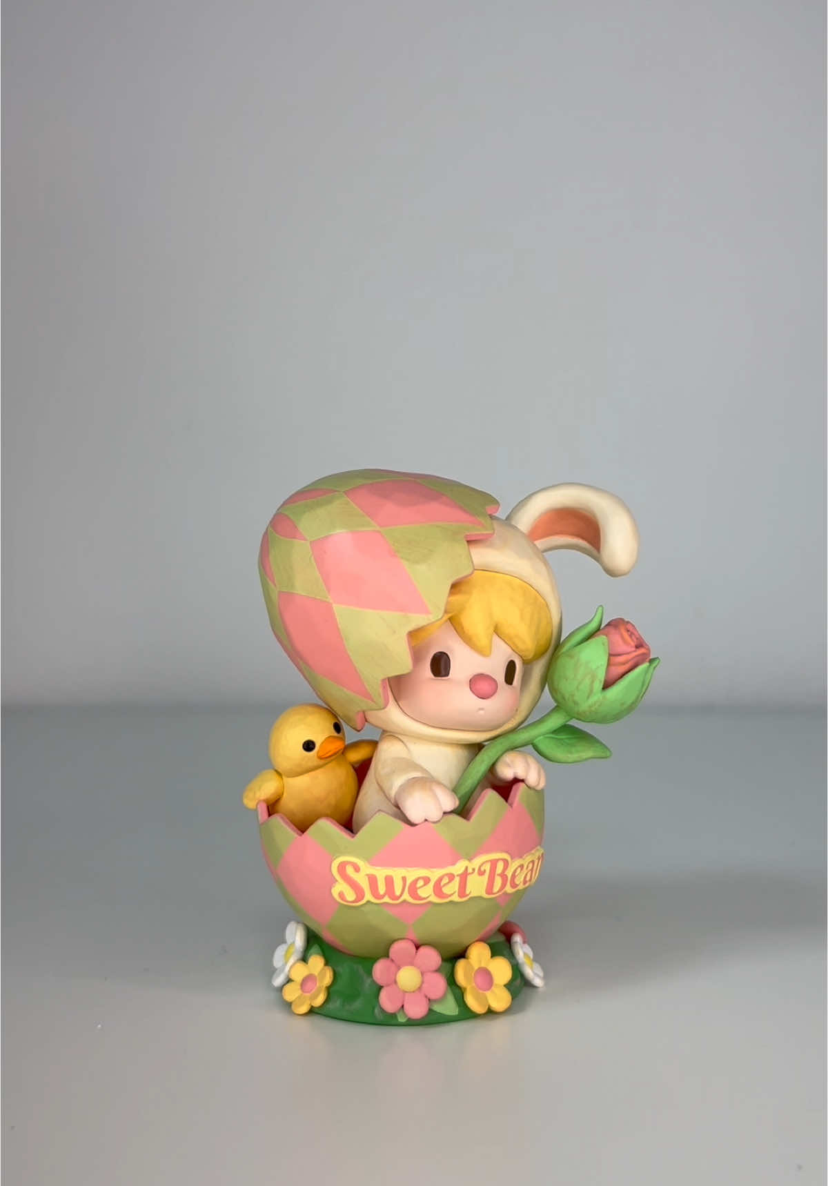 Hop into the Spring season with the Sweet Bean Easter Bunny Figure! 🐇 She's filled with so many decorative details to bring the excitement of Easter straight to your home! 😁 #popmart #popmartuk #popmartglobal #toystagram #collectibles #blindboxes #sweetbean #easter
