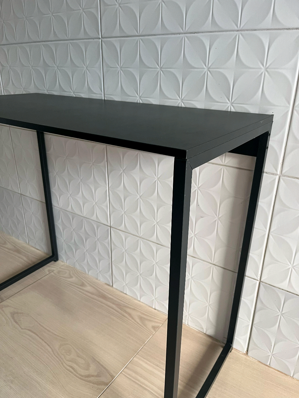 a mesa que cabe em qualquer lugar, te dando praticidade e estilo.  #detalhes #qualidade #homeoffice #estudos #estiloindustrial 