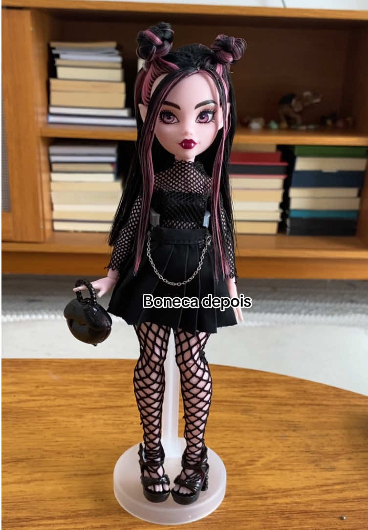 Costumizando uma Draculaura, o que achou? #monsterhigh #draculaura #dollcustom #dolls #fyyyyyyyyyyyyyyyy 