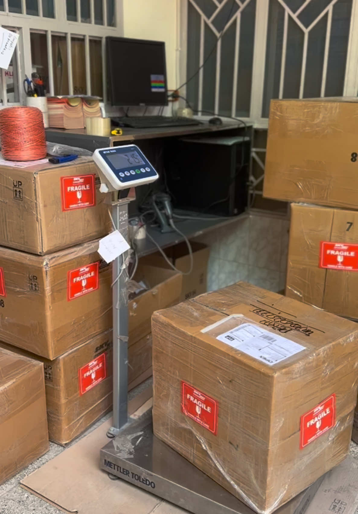 SkyNet worldwide Express offers special rate for Australia 🇦🇺  Rate type: Box 📦  Rate per kg: 1300  Box 📦 Weight: 20-25 Delivery time: 10 to 12 working days  Ship smarter with SkyNet- reliable cost-effective, and hassle free! For booking and inquiries, contact us today. WhatsApp UAN 03138220996 03141136434 #frp #foryou #foryoupage #frppppppppppppfyp #worldwideshippingavailable✈️✈️🇨🇦🇦🇺🇺🇸🌏 #worldwideshippingavailable✈️✈️🌏🌈📦💝🎁 #delivering #express #worldwide #cargo #courier #australia #quetta #courierservice #skynetquetta #courierserviceinquetta #melbourne  #adeliade #adeliadeaustralia #melbourneaustralia #sydney #sydneyaustralia #perth #perthaustralia #brisbane #brisbaneaustralia #offer #box #shipment #dandenong #thomasstreet #narrewarren #hamptonparkmelbourne #auburn #hazaragi #hazaragi_هزارگی #hazaratown 