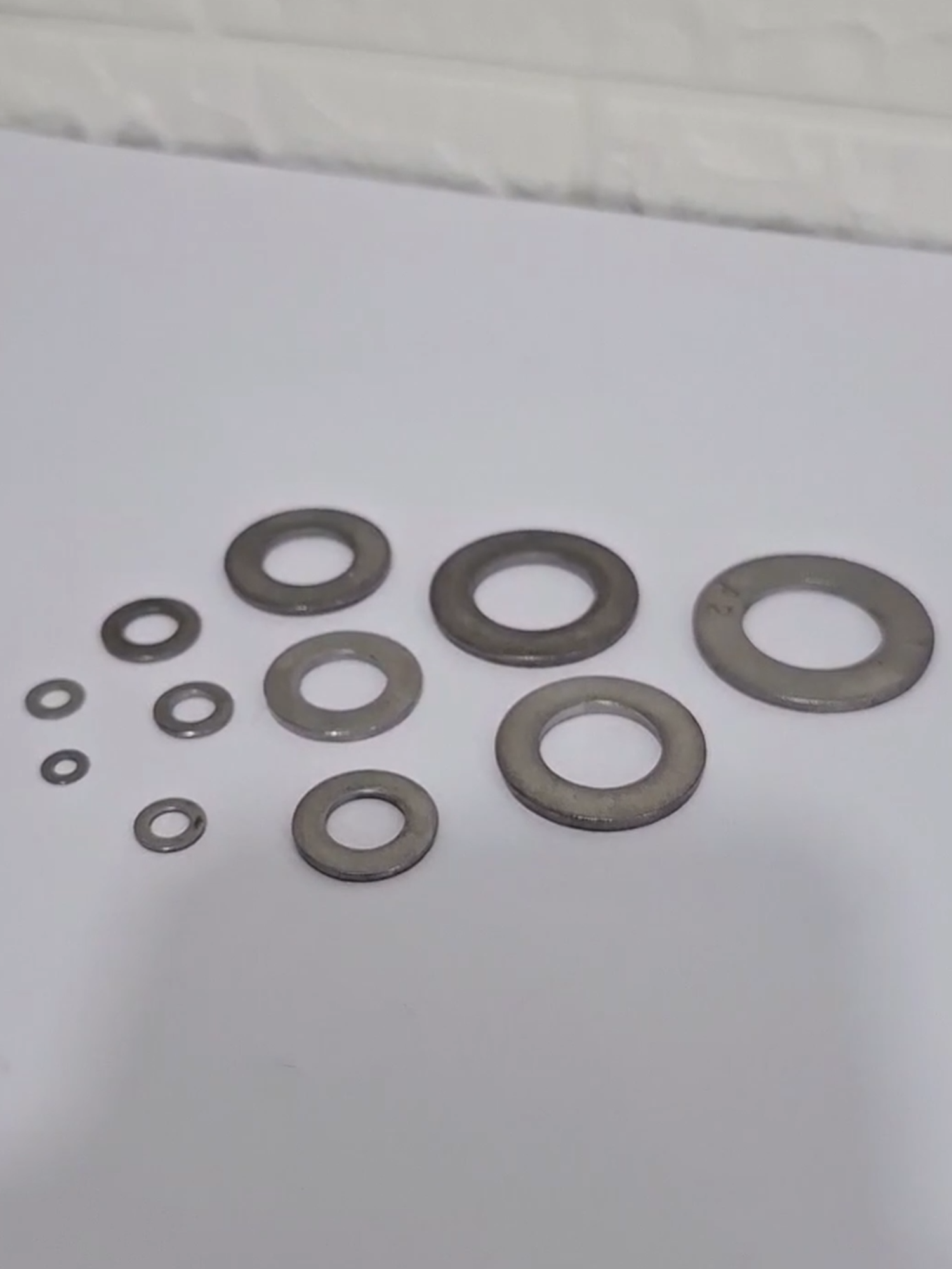 https://www.parafusostore.com.br/arruelas/lisa/arruela-lisa-em-milimetros-inox Precisando de uma arruela resistente e confiável para reforçar suas fixações com segurança e durabilidade? A arruela lisa inox da Parafuso Store é ideal para aplicações que exigem resistência à desgaste e durabilidade. Ela é projetada para ser utilizada com parafusos. Sua função principal é distribuir a carga de aperto entre o parafuso e a porca, evitar afrouxamento, evitar danos ao material fixado e entre outros. Seu uso é fundamental para trabalhos de montagens mecânicas, estruturas metálicas, equipamentos eletrônicos e etc.  Em caso de dúvidas ou interesse em conhecer mais dos nossos produtos, entre em contato!  #arruela #arruelalisa #parafusostore #explorarpage #utilidades #foryoupage #pesquisar #explorar #parafusoeporca #parafuso #explore #durabilidade