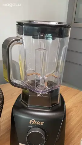 Liquidificador Oster 1400 Full OLIQ610 Preto - 15 Velocidades + Pulsar 1400W 🎯 Praticidade e potência na sua cozinha! Se você ama cozinhar, mas não tem tempo a perder, o Liquidificador Oster 1400 Full é pra você! 💥 ✅ 1400W de potência ✅ 4 lâminas em inox – corta e mistura de verdade! ✅ 15 velocidades + pulsar ✅ Copo de 2 litros ✅ E o diferencial: tampa medidora de 100ml! 👌 Ideal pra receitas pesadas, sucos, massas e tudo o que sua criatividade quiser! 🍰🍹 💡 Sem complicação, só resultados incríveis! 🖤 Disponível na cor preta — pra deixar sua cozinha ainda mais moderna. 📲 Garanta o seu agora e leve mais praticidade pra sua rotina! #donazenaidecasa #foryoupage❤️❤️ #CozinhaPerfeita #praticidade
