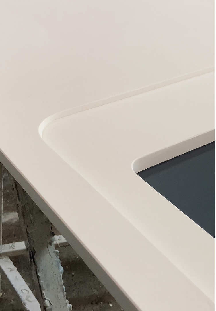 Pia em Quartzo Branco com Rebaixo Italiano #marmoraria #edgran #saopaulo #sp #pedrasperciosas #detalhes #acabamento #acabamentoperfeito #quartzo #quartzobranco #rebaixoitaliano 