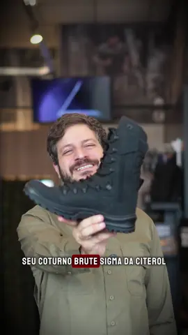 LANÇAMENTO!! 🚀 Apresentamos o Coturno Brute Sigma! 🛡 Ele nasceu depois de 2 anos de testes intensos com operadores de elite, buscando o máximo de performance e durabilidade. Ele é um coturno: ✔ Feito com Microfibra Nanoforce que é resistente e leve. ✔ Tem calce e descalce rápidos com o zíper lateral. ✔ Solado SBR blaqueado e com Fast Rope para descidas e escaladas. ✔ Palmilha de gel StepTech que é muito confortável. ✔ Reforçado com Cordura® nas áreas de maior desgaste (língua e calcanhar). ✔ Língua morcego vai impedir a entrada de areia e sujeira. ✔ E um forro interno de poliamida para controle térmico e conforto. Compre a sua e transforme cada passo em legado! 👉🏻 Disponível no site www.citerol.com.br/sigma e nas nossas lojas físicas. #coturno #coturnotatico #bota #botadetrabalho #workwear #lançamento #Coturnoconfortável #GCM #Coturnomilitar