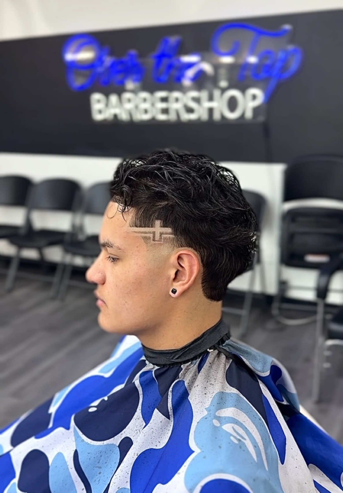 3d cross design‼️🏆  Midtaper with design😮‍💨 Hit my dm for booking💈 Work done by: @jujubeenfaded • • • • • • •##barber##midfade##cleanfade##barberlife##blurryfades##texas##sanantonio##explorepage##explore##Jrl##babyliss##haircuts##transformation##fyp##fypage##exploring##trendy##barbershop ##fypツviral#reels #cross #design #taperdesign #crossdesign #brushback #viral #blowup 