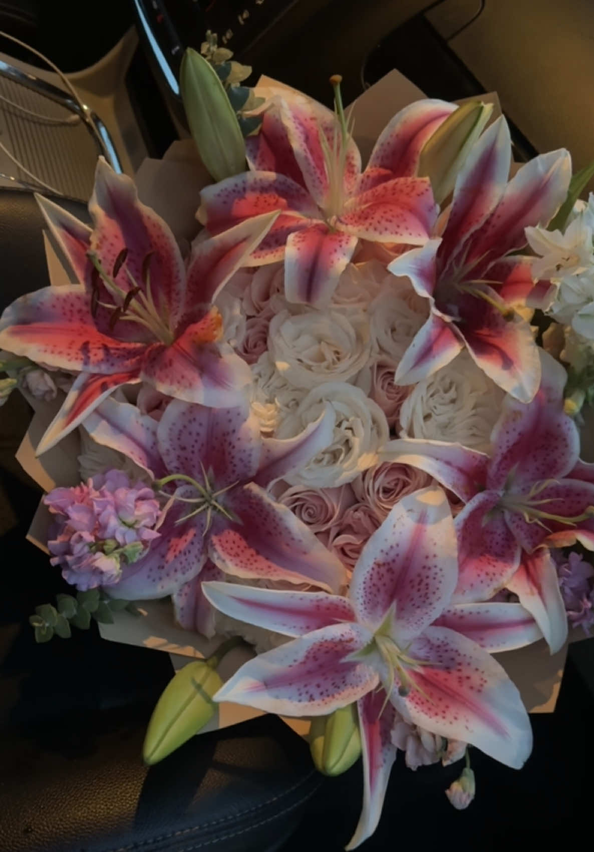 Love lilies🌺💐 •insta-flores_delicacys  • •#lilie #lily #lilybouquet #lilies #hibiscus #ramos #ramobuchon #Love #forher #spring #blooms #fyp 