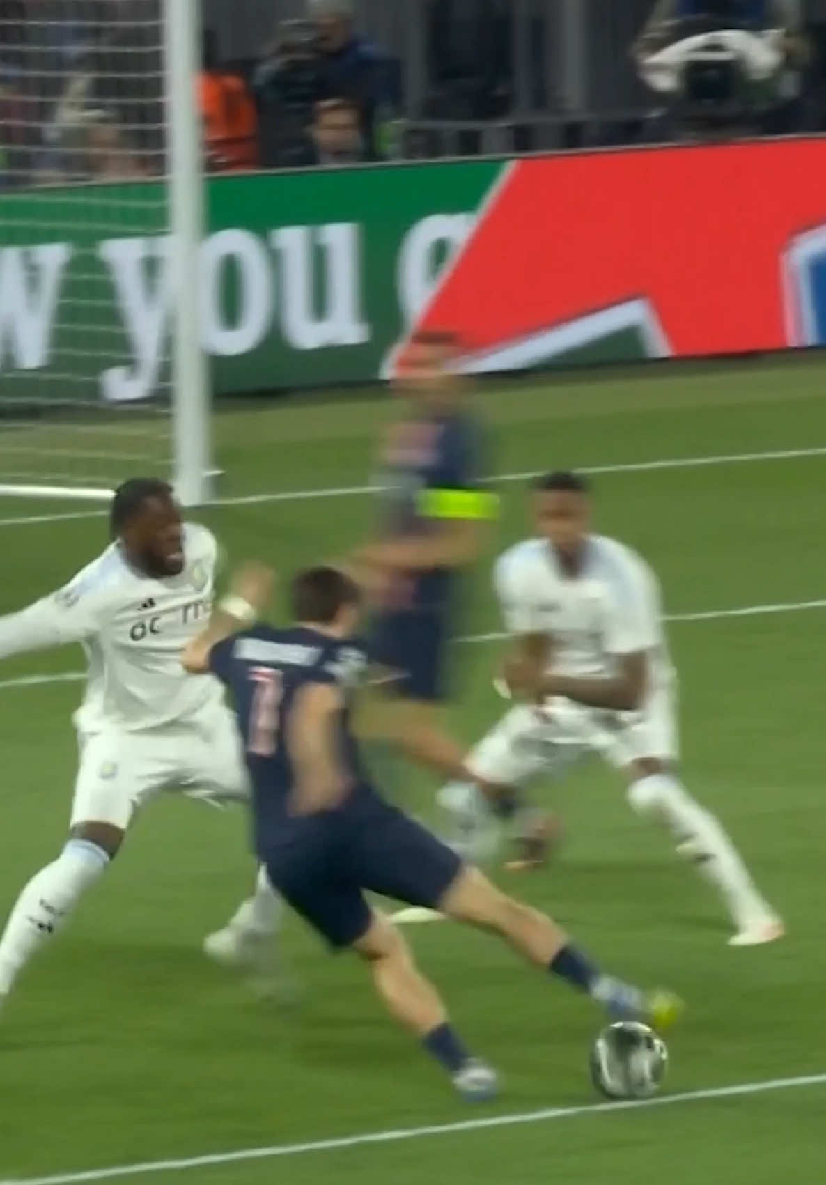 Kvaratskhelia filth 🥵 #UCL #ParisvsAstonVilla 