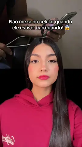 não mexa no celular enquanto ele estiver carregando! 🚨 #alerta #noticia #fyp #mayumikuramoto #cuidado 