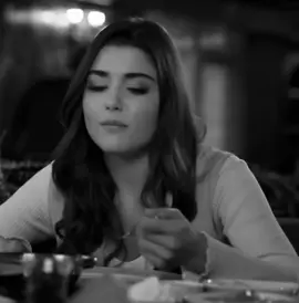 تجننن💗💞💗💞💗💫#هاندا_ارتشيل #handeercel #handemiyy #asklaftananlamaz #handeerçel #شخص_اخر #الحب_لايفهم_الكلام #انت_اطرق_بابي #هاندامي #اكسبلور 