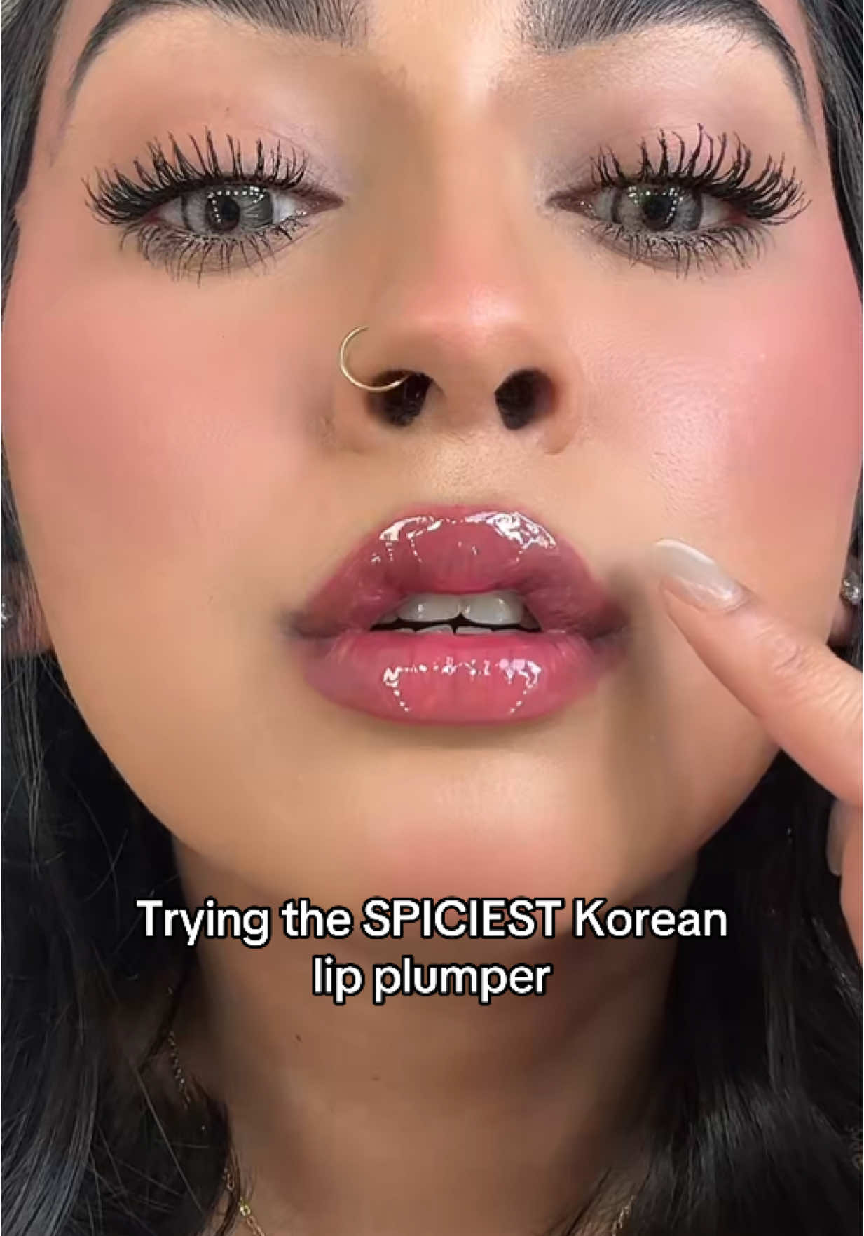 The result?!! I’m honestly obsessed👏🏼 not for those who can’t handle the heat🥵 @YLESS_GLOBAL @AGASKIN  It’s by Hika beauty  #lipplumper #koreanbeauty #kbeauty #spicy #lipplump 