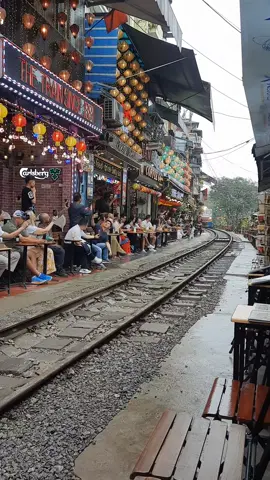 Cafe đường tàu Hà Nội #viraltiktok #hanoinews #trending #capheduongtauhanoi 